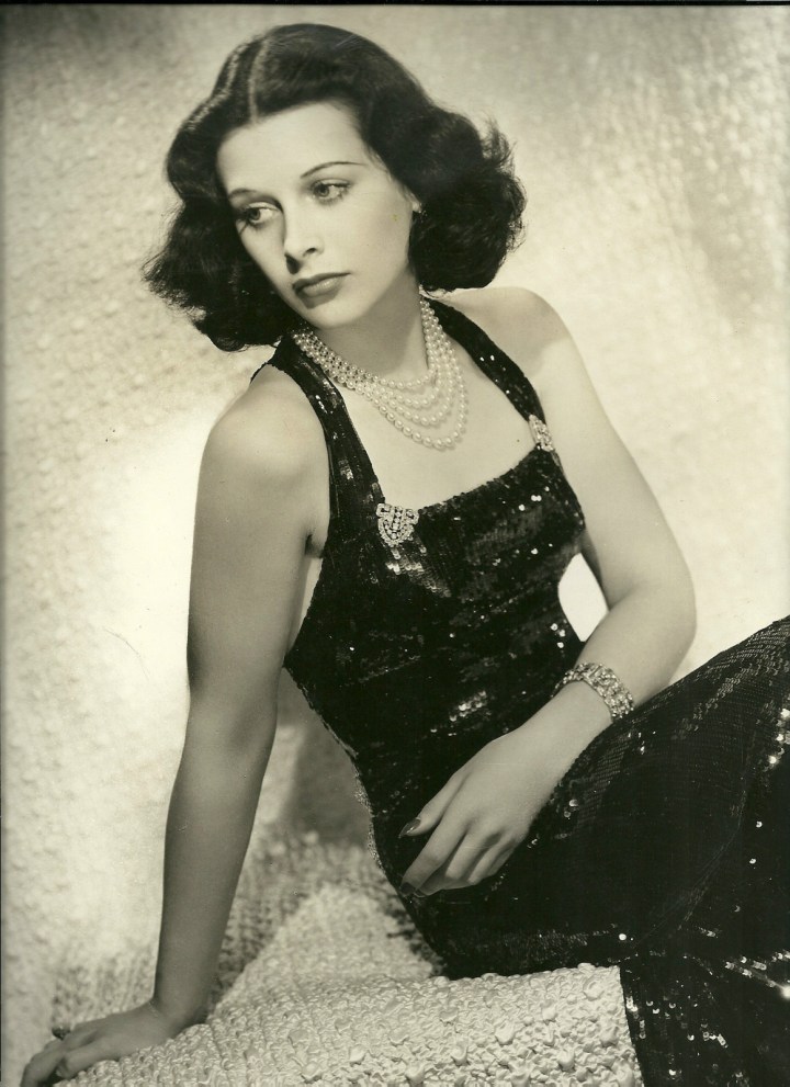 Hedy Lamarr, elegancia, glamour y genialidad.