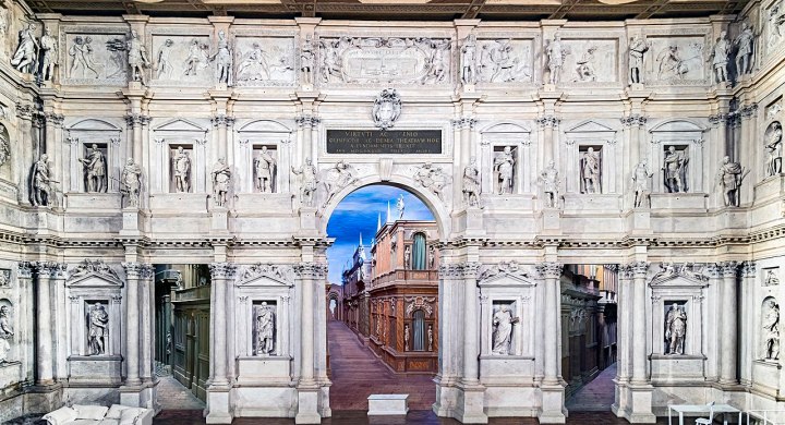 1280px-Interior_of_Teatro_Olimpico_(Vicenza)