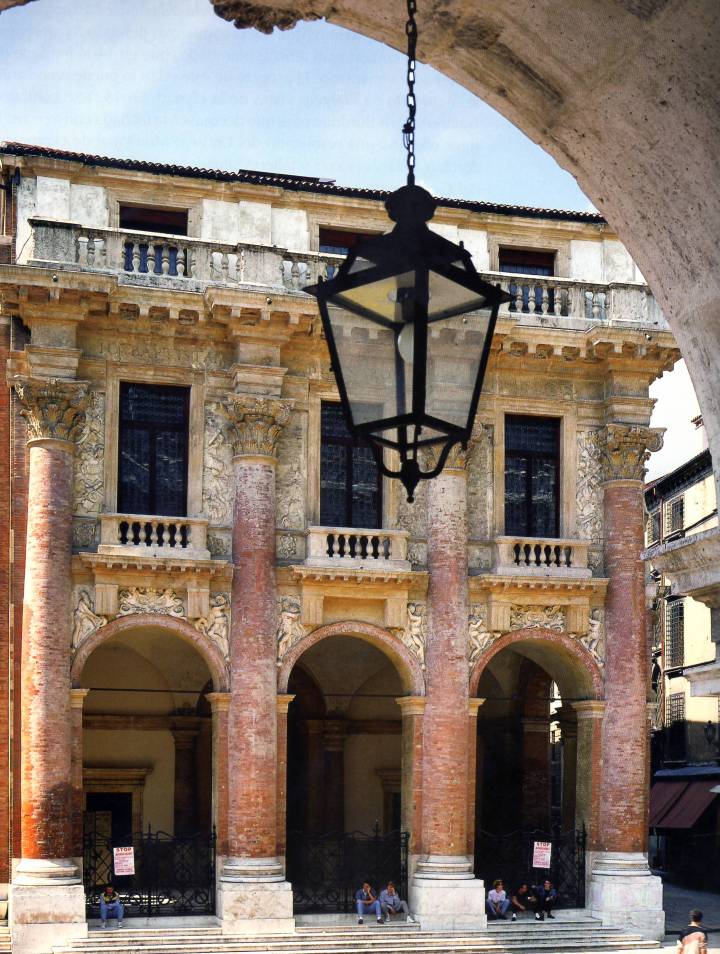 Loggia del Capitaniato 2