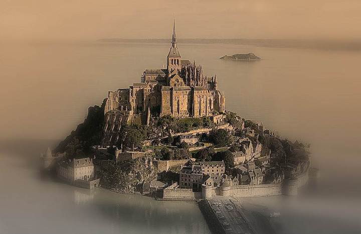 Visita de 360º a Le Mont St. Michel. (Haz clic en la imagen o aquí).