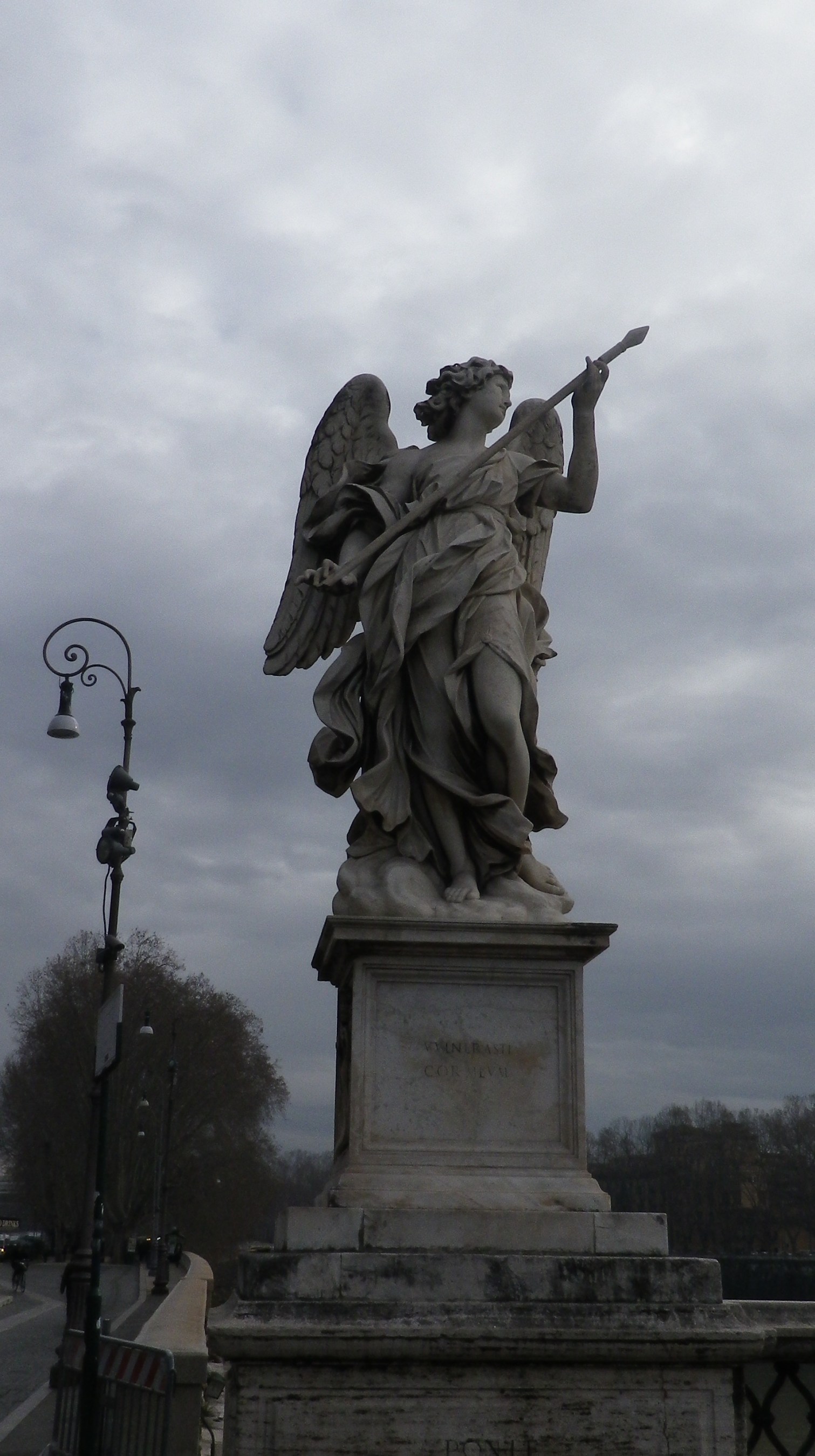 Ángel con la Lanza (Domenico Guides, inscripción "Vulnerasti cor meum").