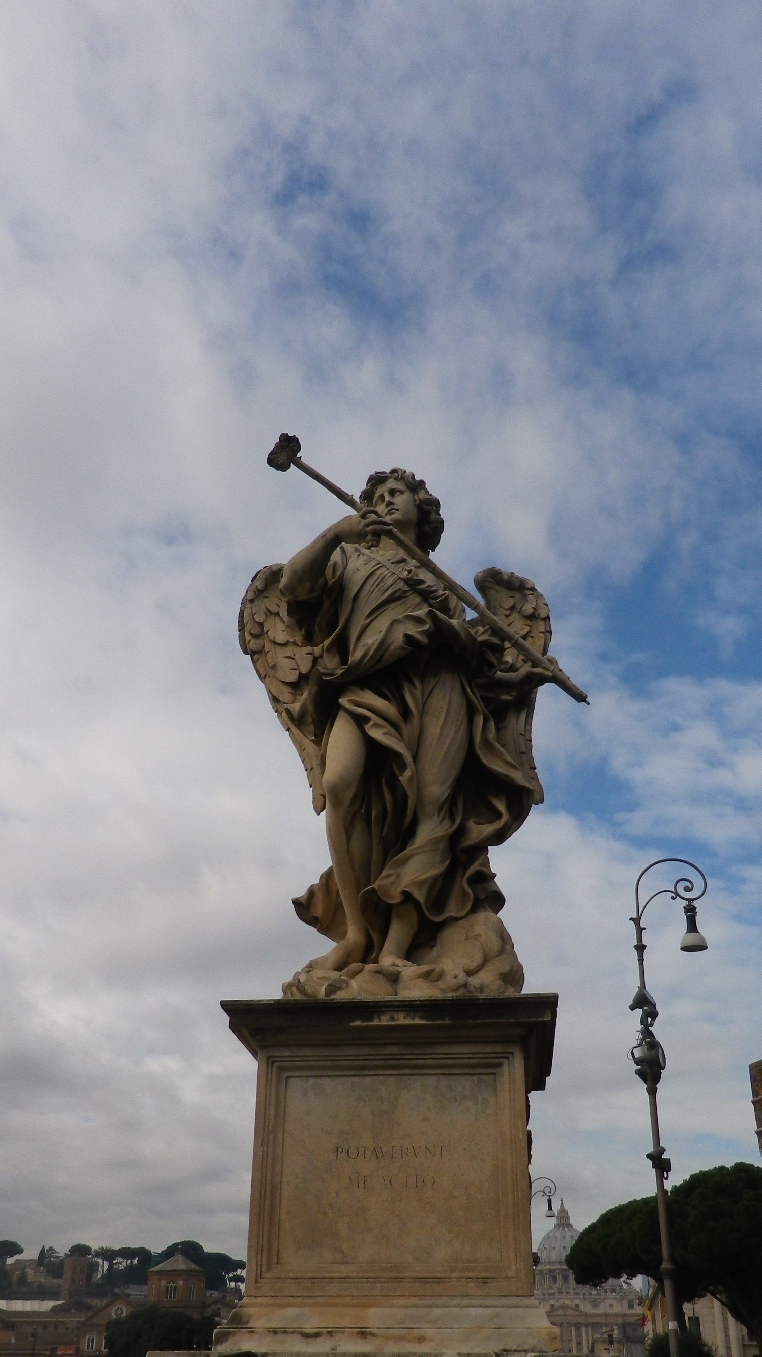 Ángel con la esponja (Antonio Giorgetti, inscripción "Potaverunt me aceto").