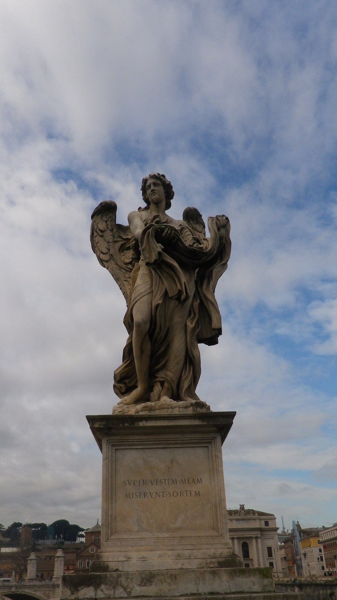 Ángel con el sudario y los dados (Pablo Naldini, inscripción "super vestimentum meum miserunt sortem").