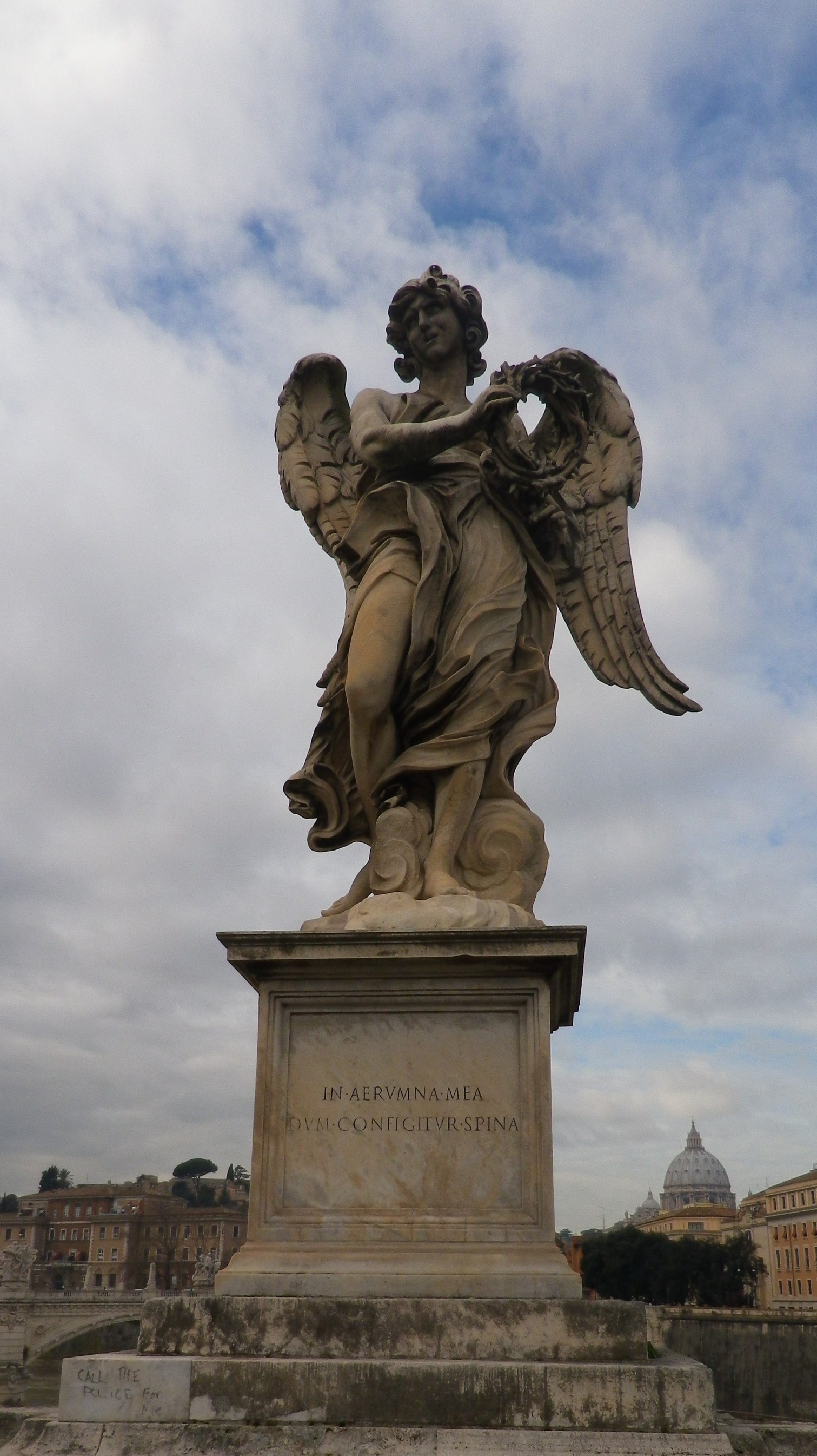Ángel con la Corona de Espinas (Bernini) y San Pablo, hoy en la iglesia de Sant'Andrea delle Fratte.