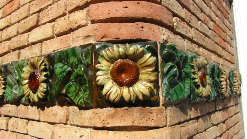 Piezas cerámicas de Girasoles. 