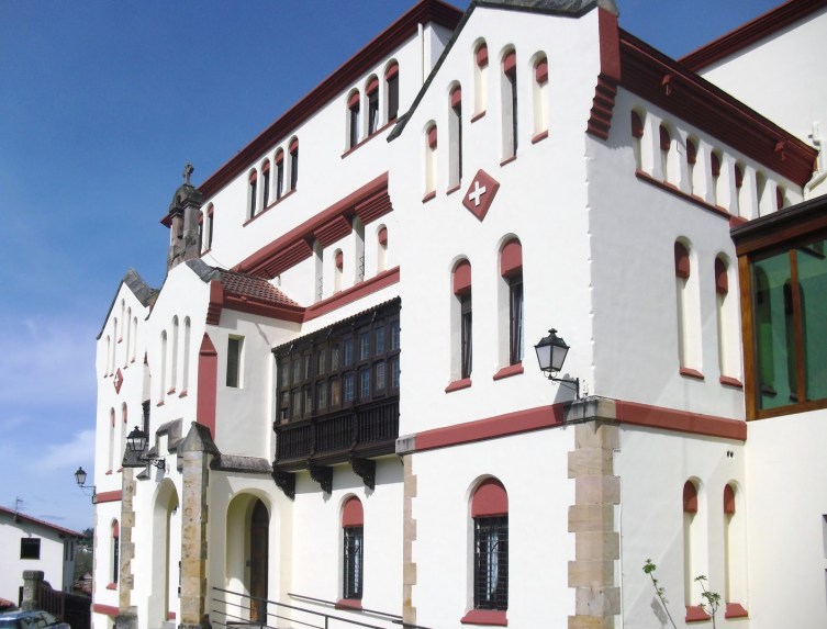 Hospital (1885-1888) (Asilo), Cristóbal Cascante junto a Lluís Domènech i Montaner.