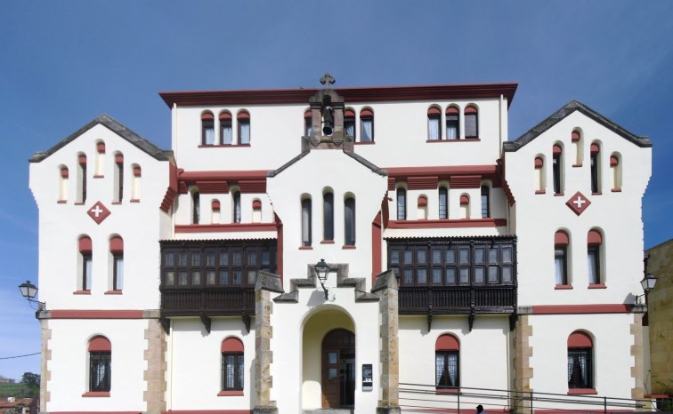 Hospital (1885-1888) (Asilo), Cristóbal Cascante junto a Lluís Domènech i Montaner.