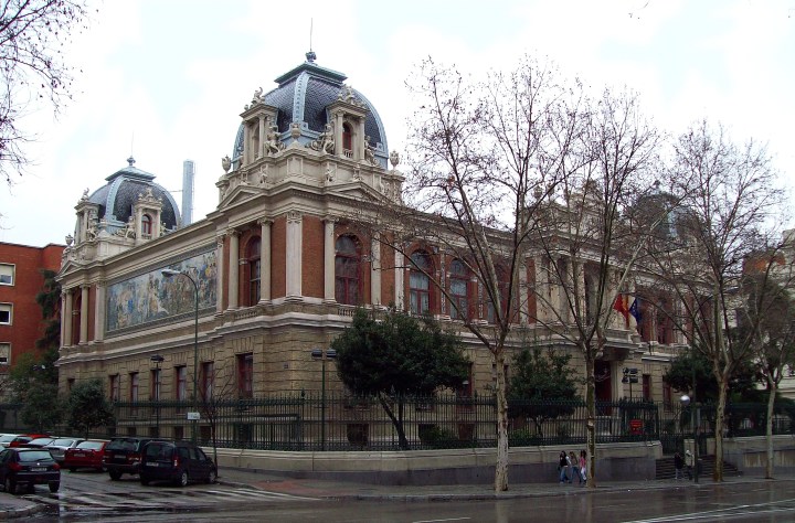 Edificio_de_la_ETSIM_de_Madrid_(1893)_03