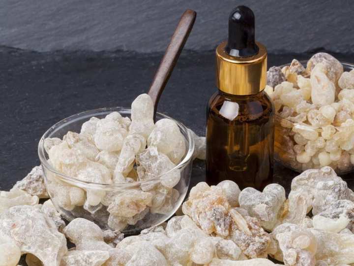 Frankincense-essential-oil (1)