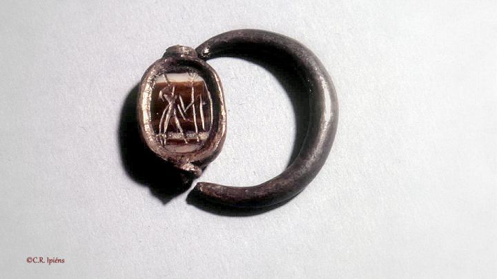 MMA_os_76(15)anillo-con-escarabeo-_lgbnr