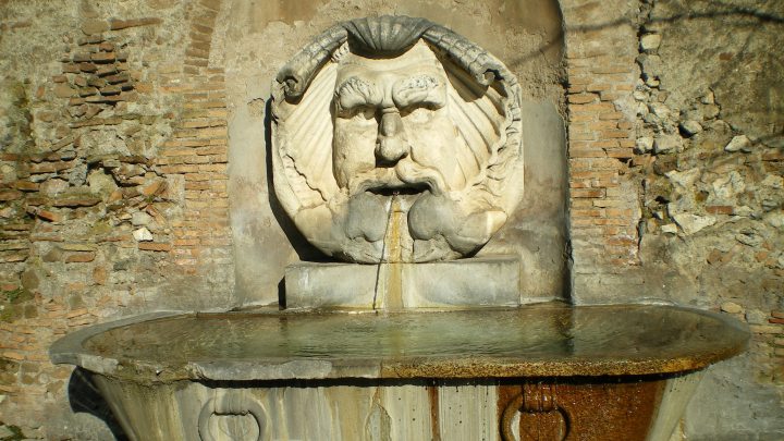 047 Fontana con vasca e mascaronea