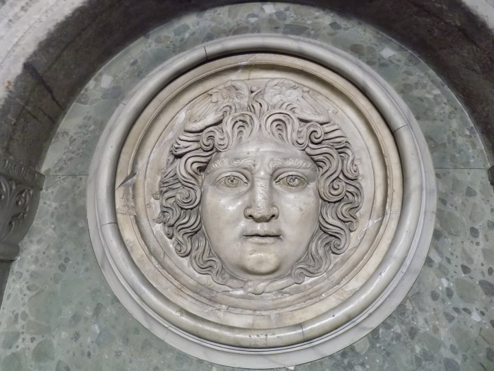 Medusa_madalyonu_(2)