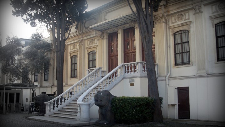 İstanbul_-_Sanayi-i_Nefise_Mektebi_(Mimar_Sinan_Güzel_Sanatlar_Üniversitesi)_r2_-_Mart_2013 (1)a