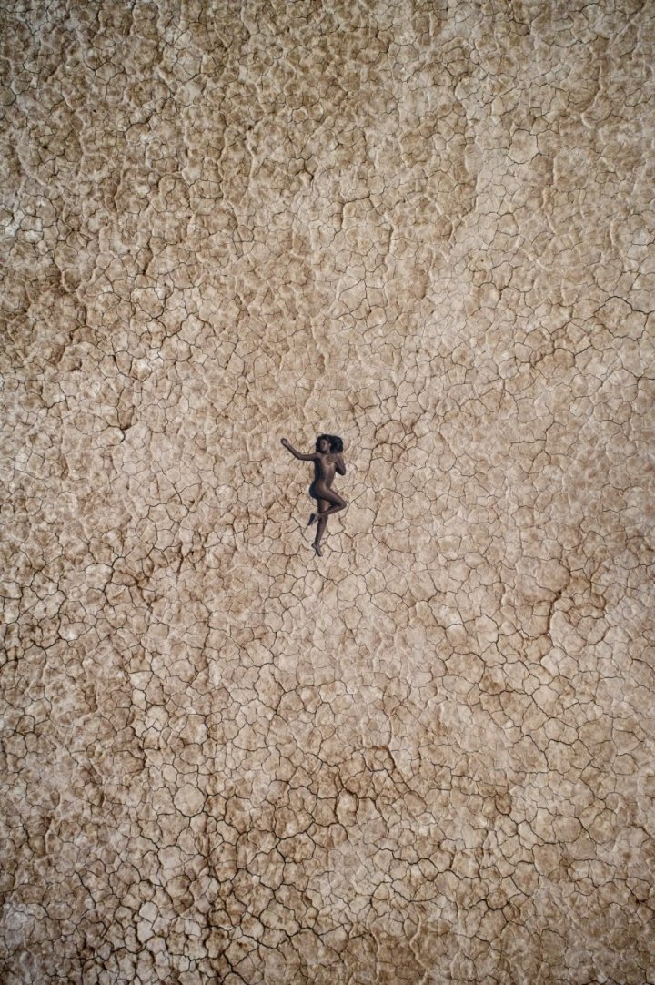 chauntel-in-the-desert_ef60423e_865x1300